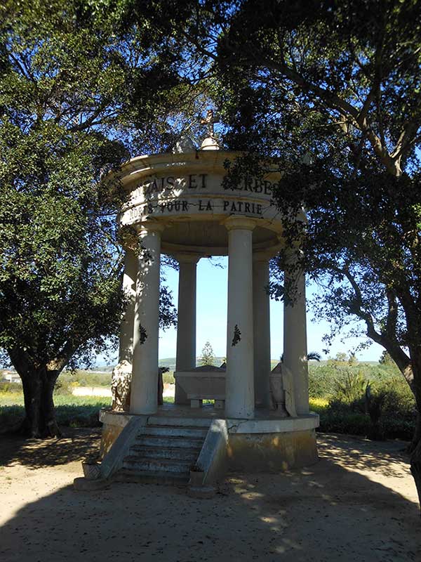 Спомен обележје на гробљу у Мензел Бургиби, Тунис